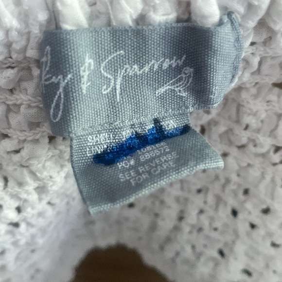 White crop eyelet top. - Picture 4 of 4